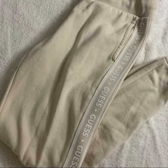 Guess Pants - Guess Creme Sweatpants Guess Pants - Guess Creme Sweatpants